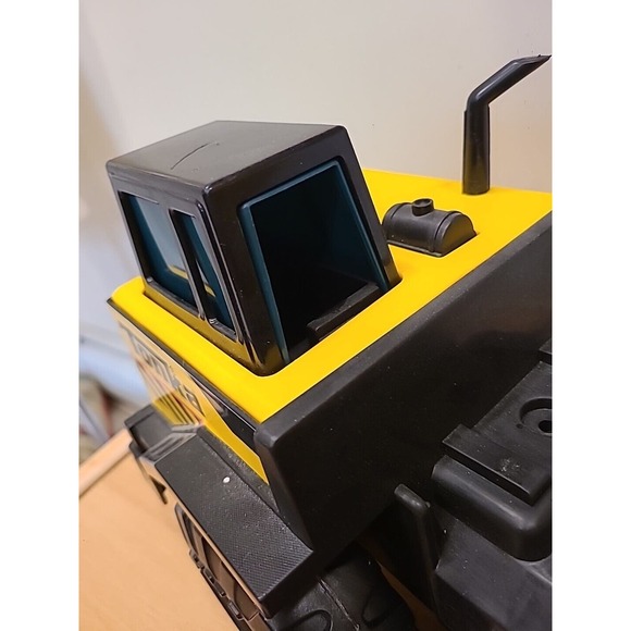 2012 Tonka Dump Truck Big Yellow T01 #93918 XMB-975 - Picture 6 of 13